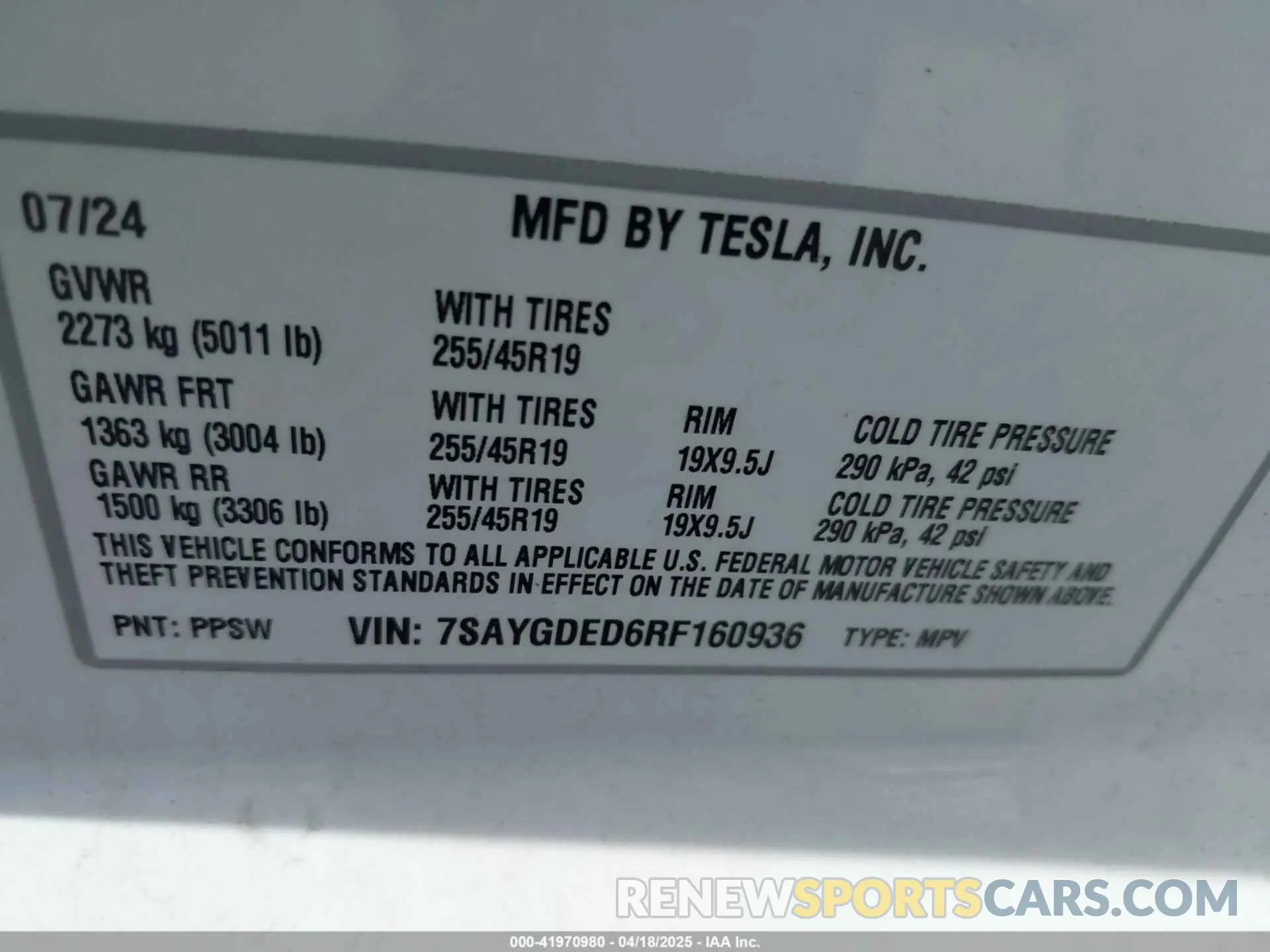 9 Photograph of a damaged car 7SAYGDED6RF160936 TESLA MODEL Y 2024