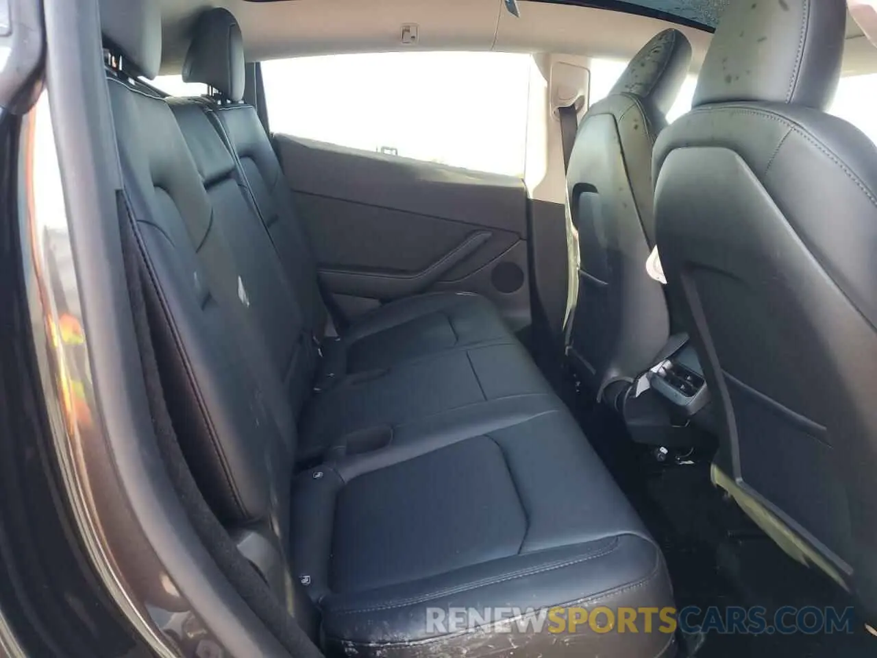 10 Photograph of a damaged car 7SAYGDED6RF161715 TESLA MODEL Y 2024