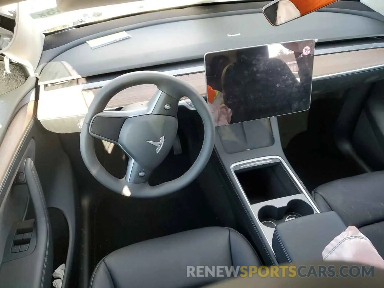 8 Photograph of a damaged car 7SAYGDED6RF161715 TESLA MODEL Y 2024