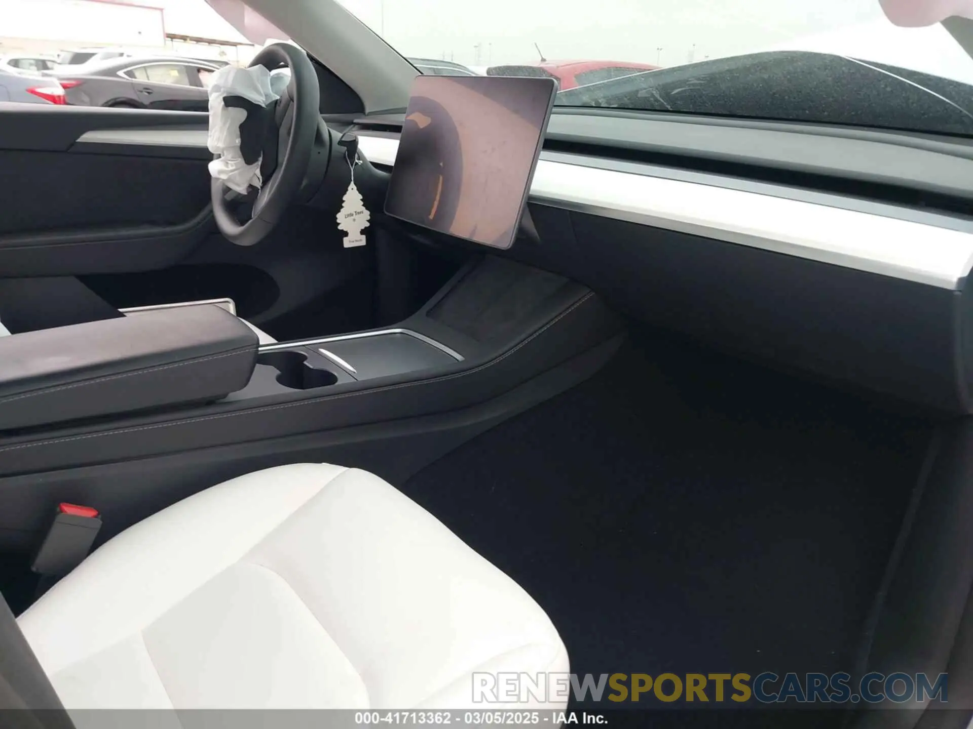 5 Photograph of a damaged car 7SAYGDED6RF166543 TESLA MODEL Y 2024