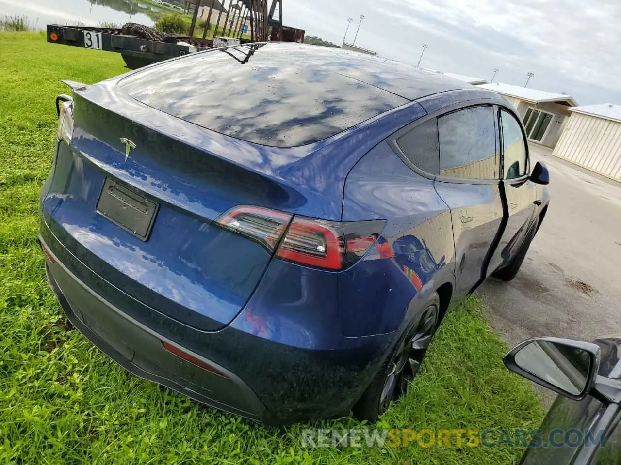 3 Photograph of a damaged car 7SAYGDED7RF009376 TESLA MODEL Y 2024