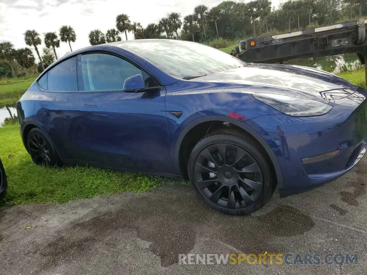 4 Photograph of a damaged car 7SAYGDED7RF009376 TESLA MODEL Y 2024