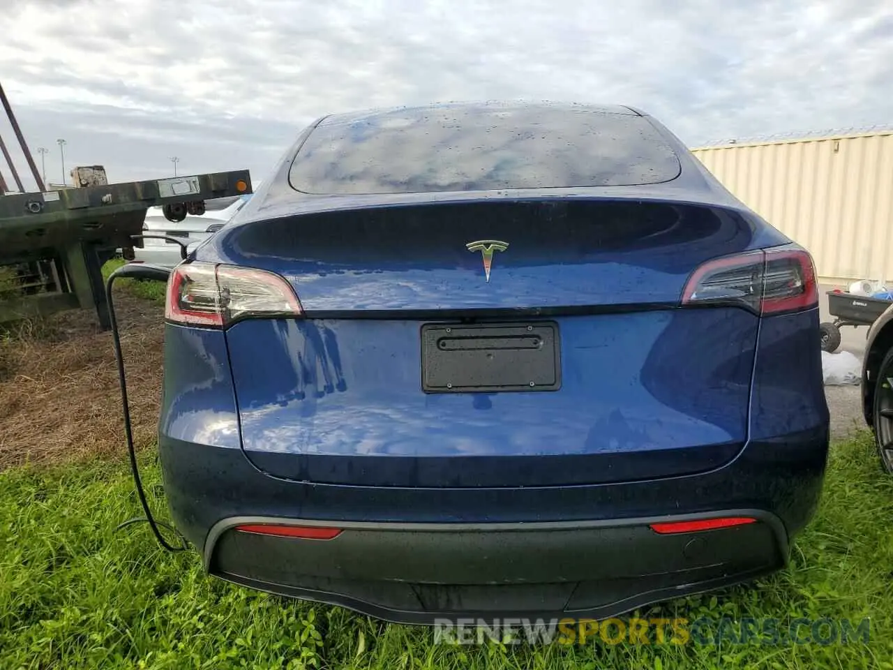 6 Photograph of a damaged car 7SAYGDED7RF009376 TESLA MODEL Y 2024