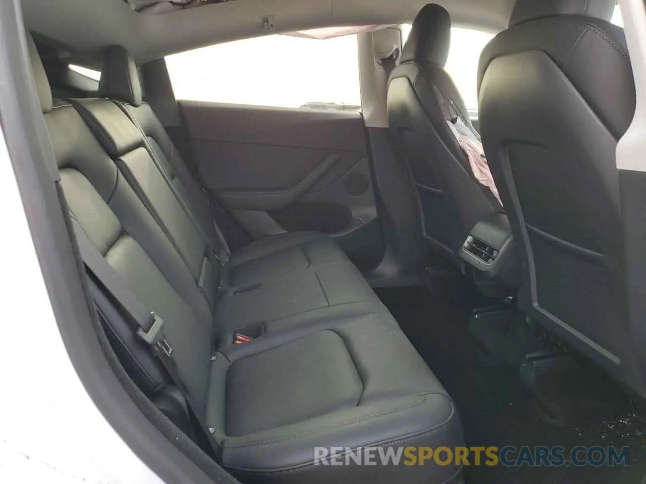 11 Photograph of a damaged car 7SAYGDED7RF026100 TESLA MODEL Y 2024