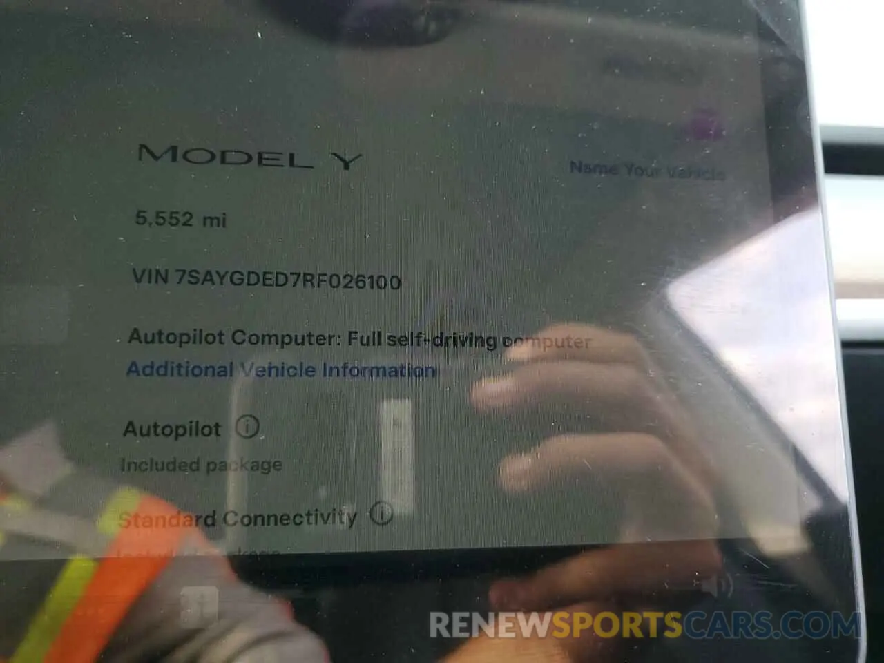 9 Photograph of a damaged car 7SAYGDED7RF026100 TESLA MODEL Y 2024