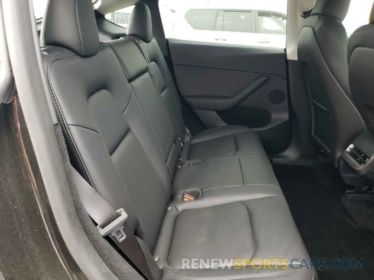 10 Photograph of a damaged car 7SAYGDED7RF039526 TESLA MODEL Y 2024