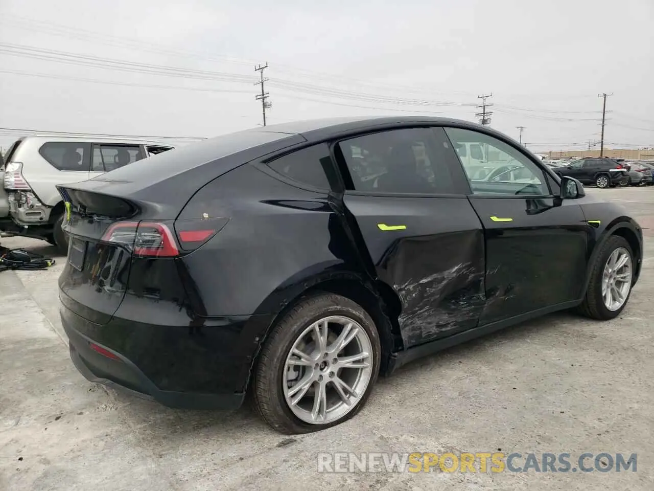 3 Photograph of a damaged car 7SAYGDED7RF039526 TESLA MODEL Y 2024