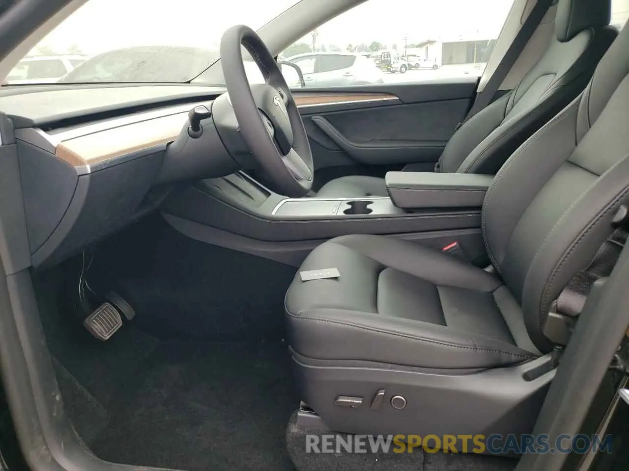 7 Photograph of a damaged car 7SAYGDED7RF039526 TESLA MODEL Y 2024
