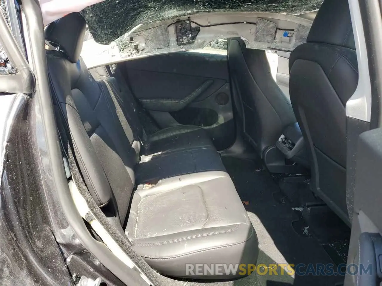 10 Photograph of a damaged car 7SAYGDED7RF042491 TESLA MODEL Y 2024