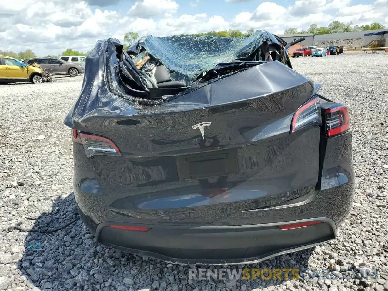 6 Photograph of a damaged car 7SAYGDED7RF042491 TESLA MODEL Y 2024