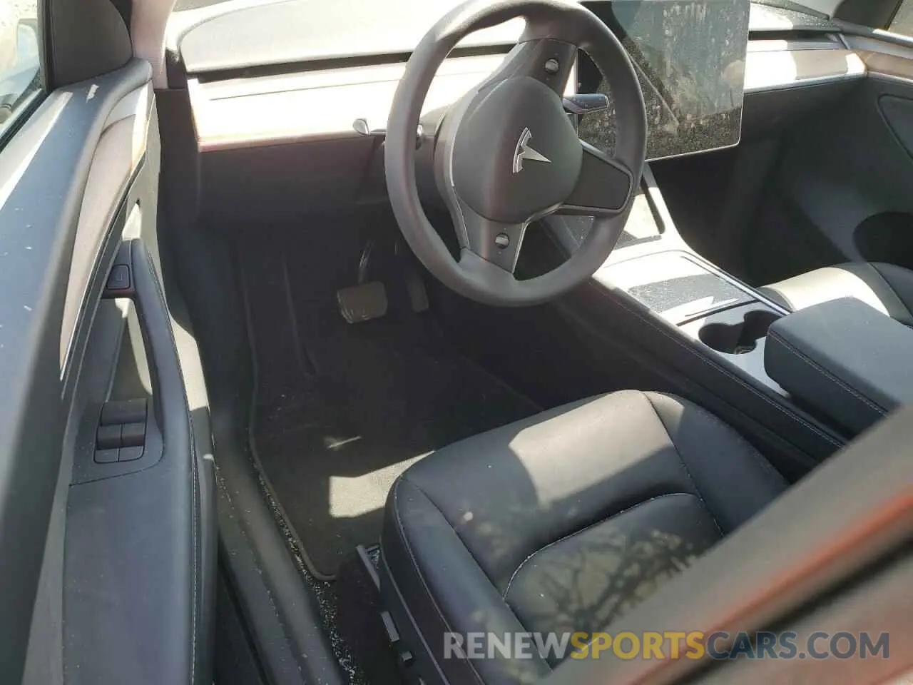 8 Photograph of a damaged car 7SAYGDED7RF042491 TESLA MODEL Y 2024