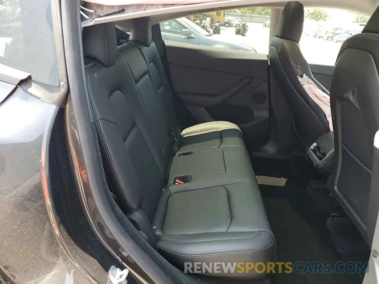 10 Photograph of a damaged car 7SAYGDED7RF054334 TESLA MODEL Y 2024