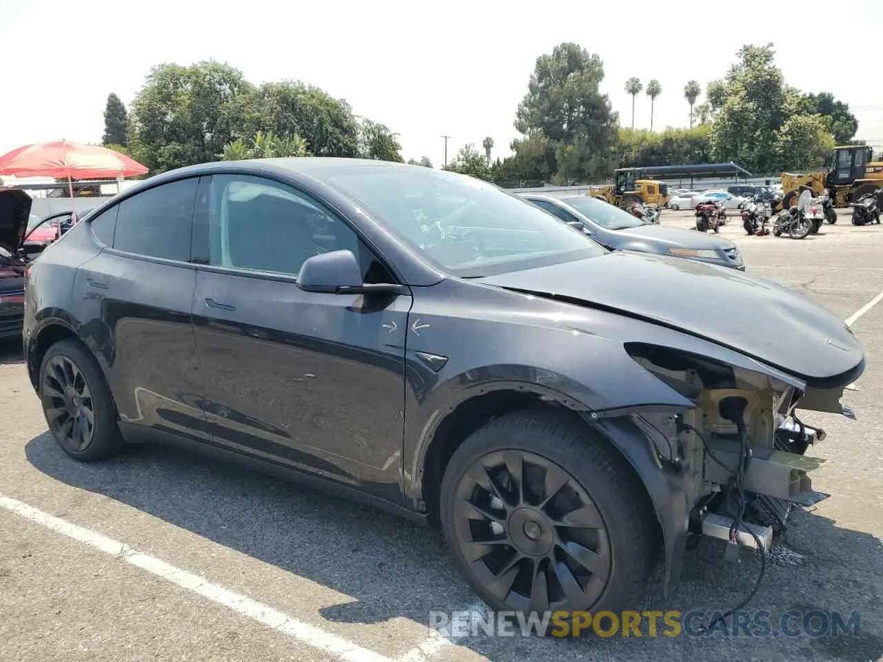 4 Photograph of a damaged car 7SAYGDED7RF054334 TESLA MODEL Y 2024