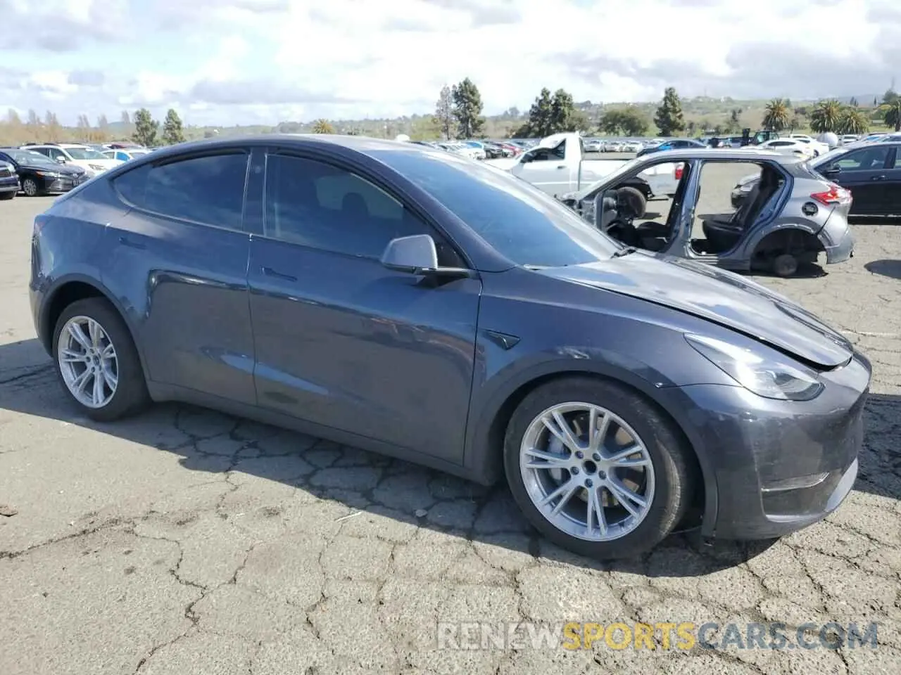 4 Photograph of a damaged car 7SAYGDED7RF074101 TESLA MODEL Y 2024