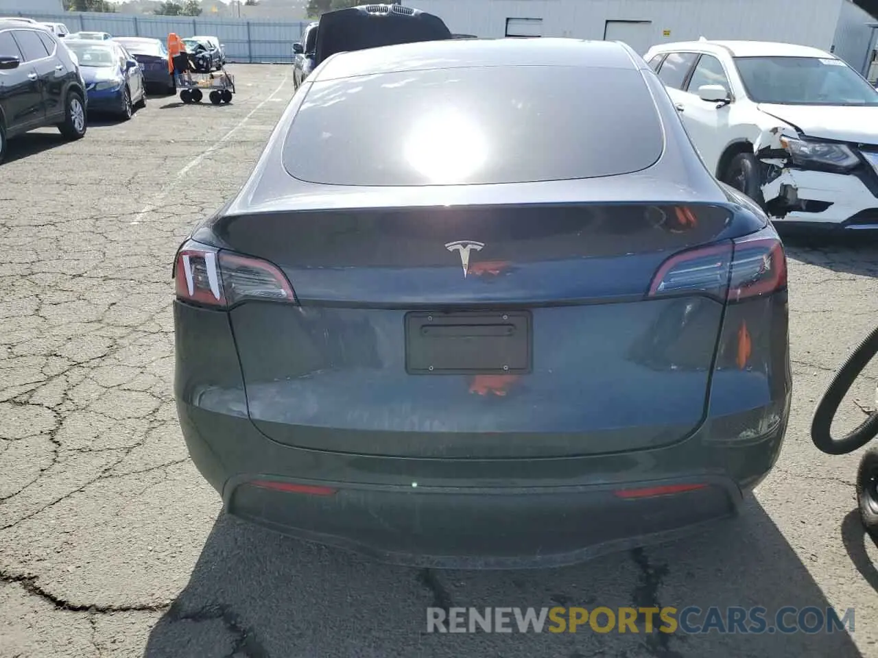 6 Photograph of a damaged car 7SAYGDED7RF074101 TESLA MODEL Y 2024