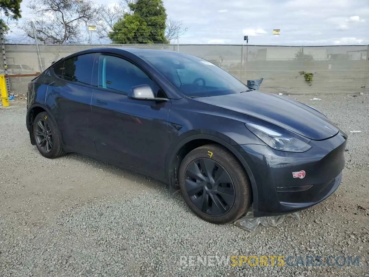 4 Photograph of a damaged car 7SAYGDED7RF099743 TESLA MODEL Y 2024