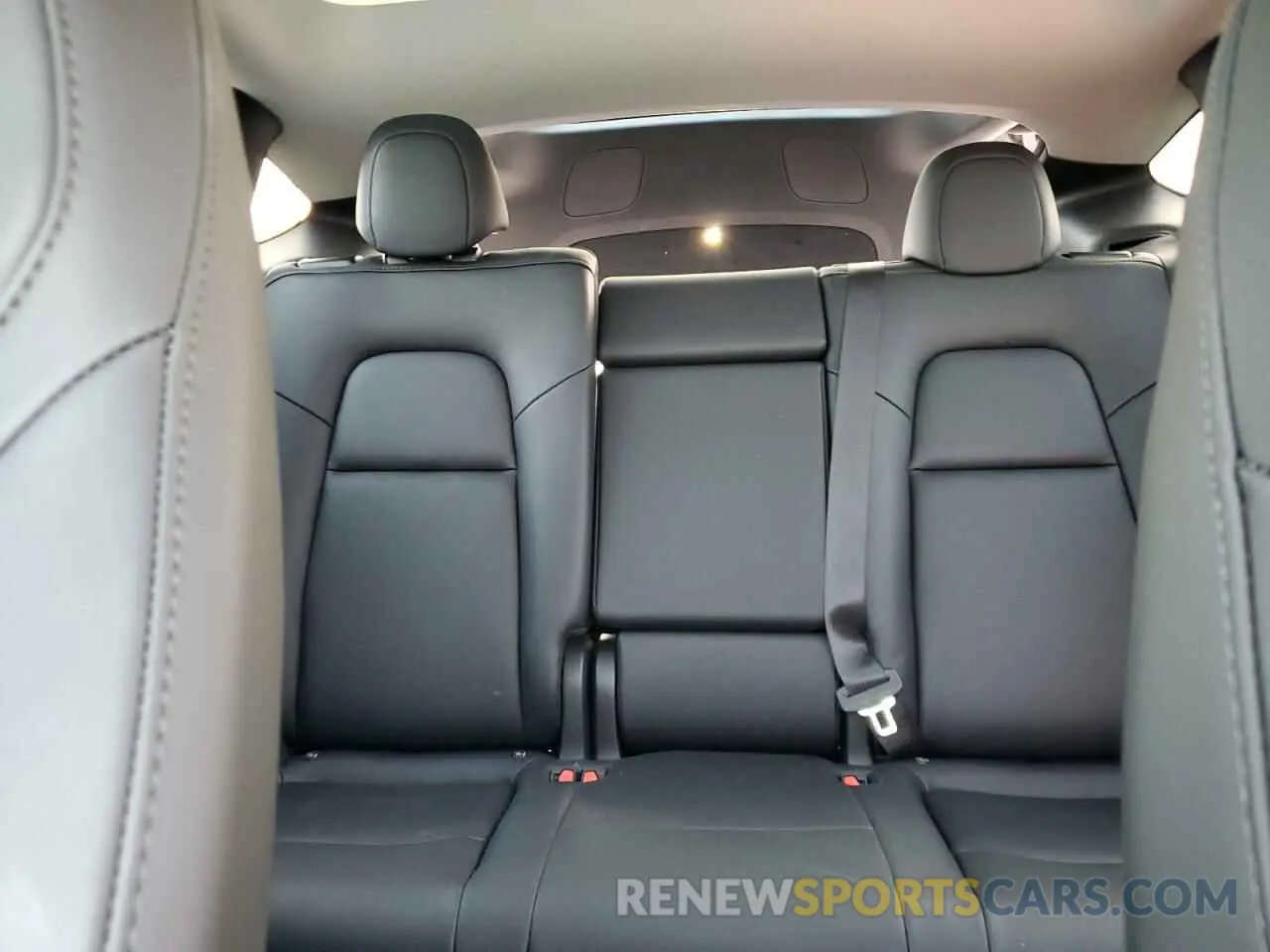 10 Photograph of a damaged car 7SAYGDED7RF103600 TESLA MODEL Y 2024