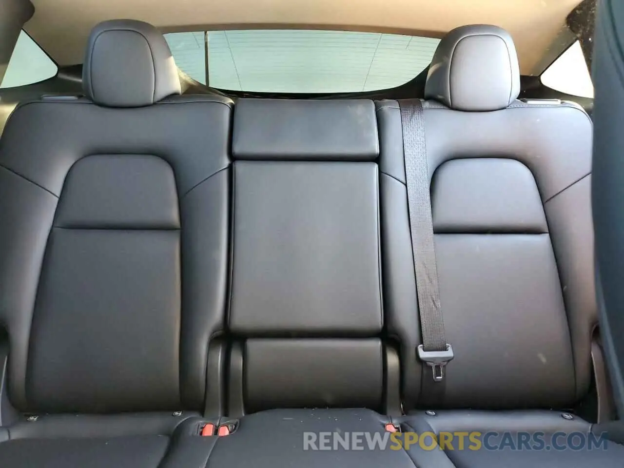 10 Photograph of a damaged car 7SAYGDED7RF108604 TESLA MODEL Y 2024