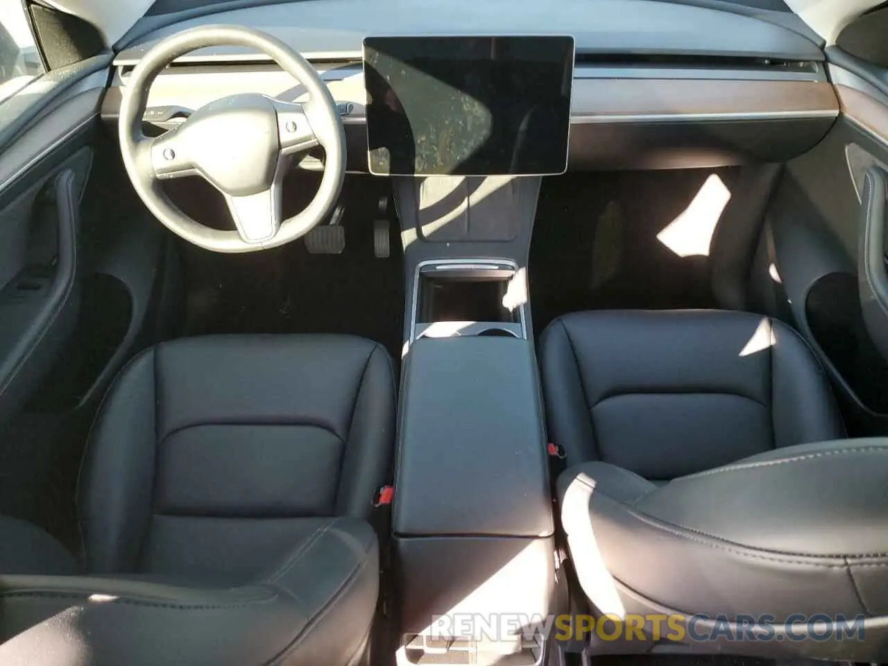 8 Photograph of a damaged car 7SAYGDED7RF108604 TESLA MODEL Y 2024