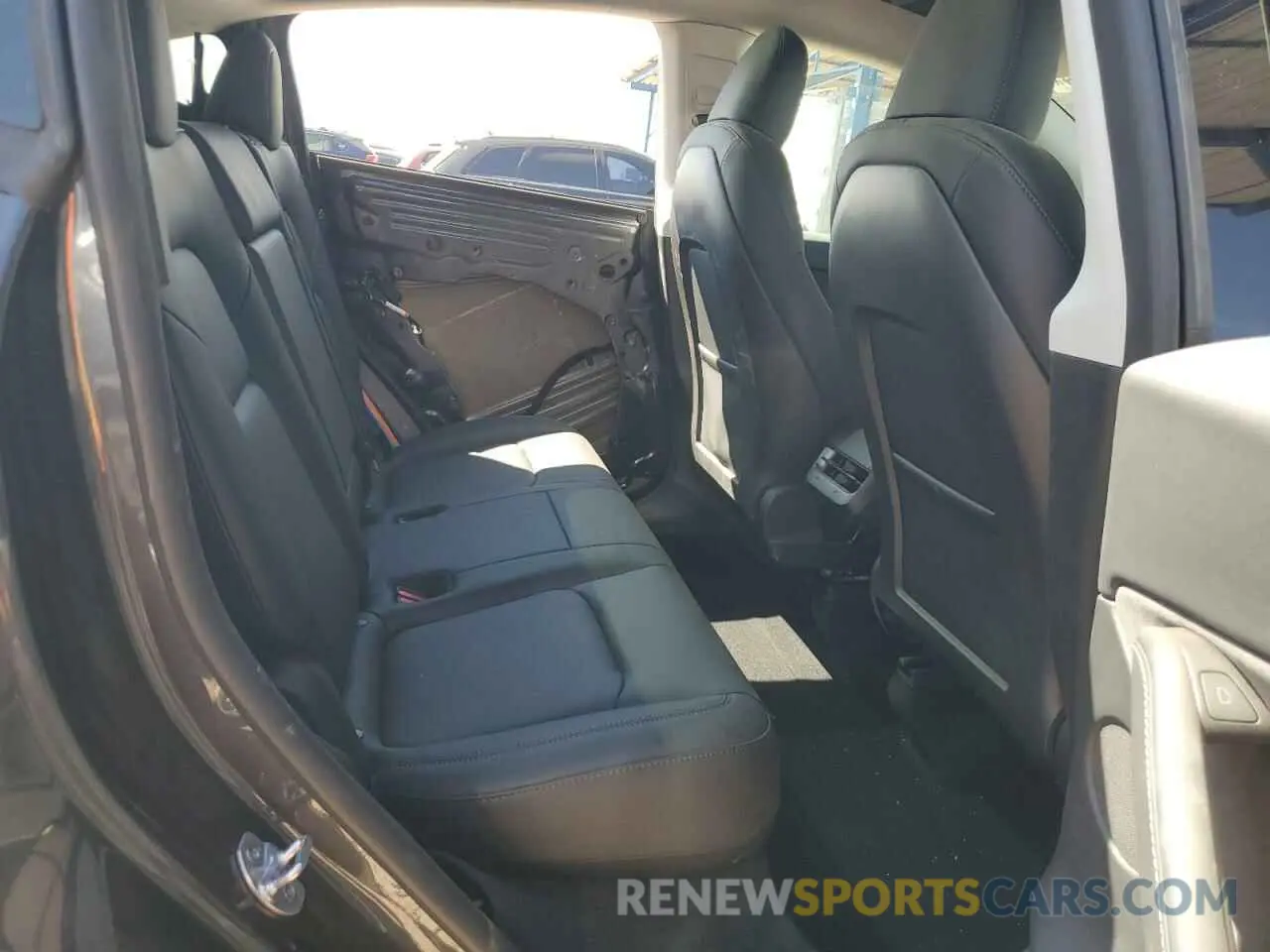 10 Photograph of a damaged car 7SAYGDED7RF119733 TESLA MODEL Y 2024