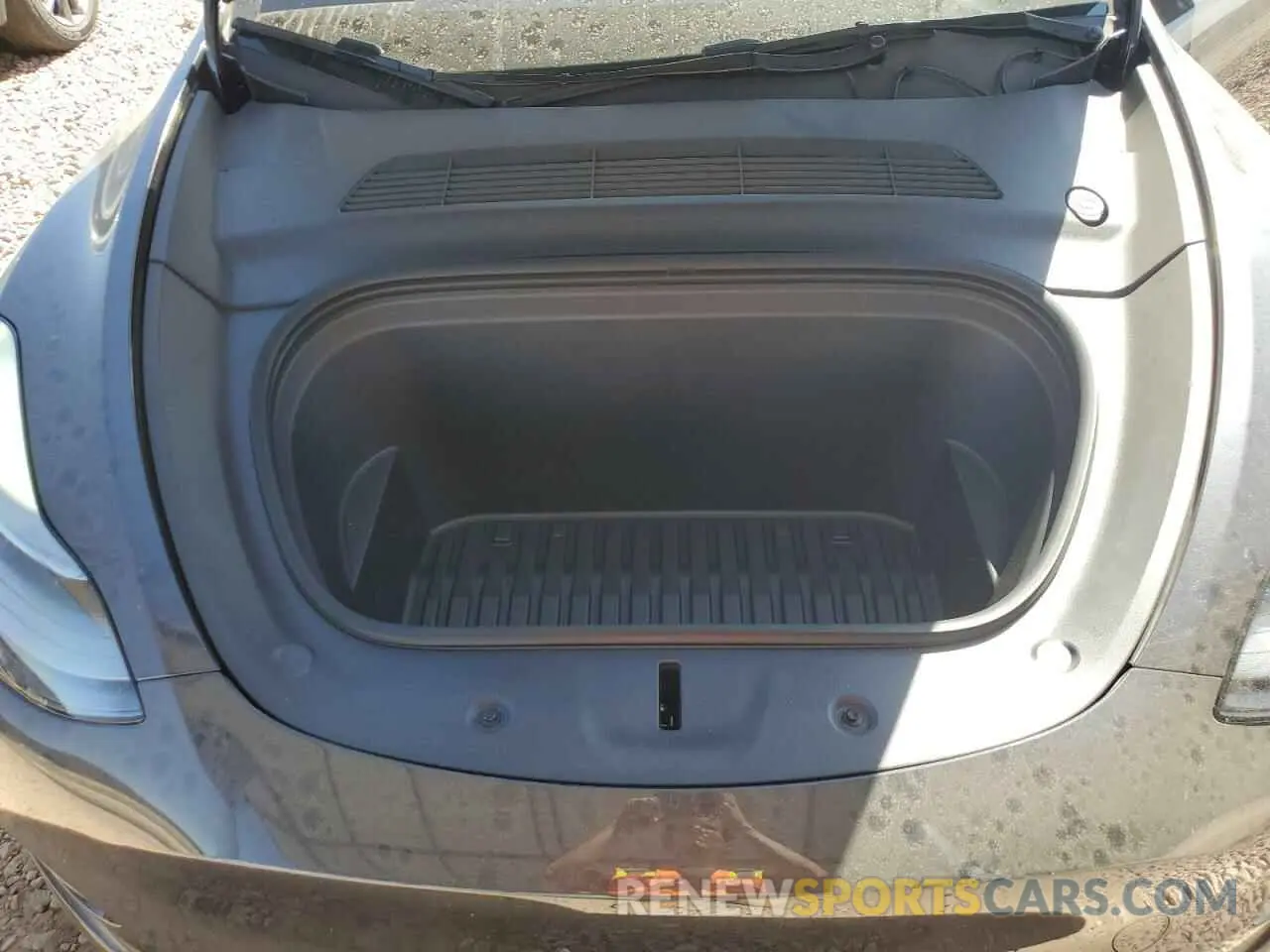 11 Photograph of a damaged car 7SAYGDED7RF119733 TESLA MODEL Y 2024