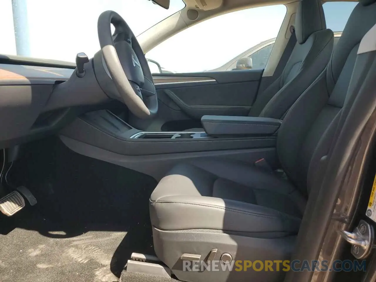 7 Photograph of a damaged car 7SAYGDED7RF119733 TESLA MODEL Y 2024