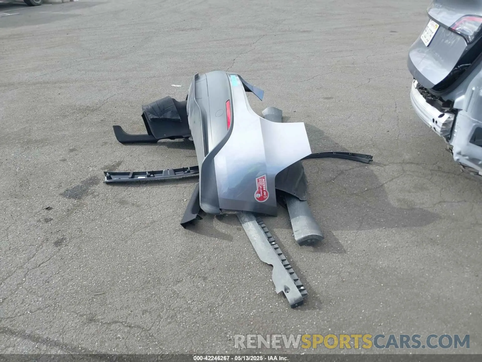 12 Photograph of a damaged car 7SAYGDED7RF197638 TESLA MODEL Y 2024