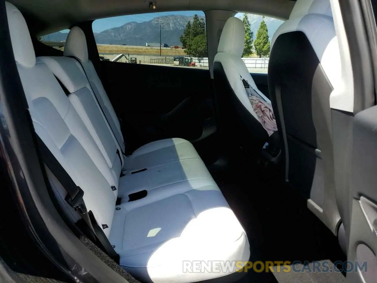 11 Photograph of a damaged car 7SAYGDED7RF199485 TESLA MODEL Y 2024