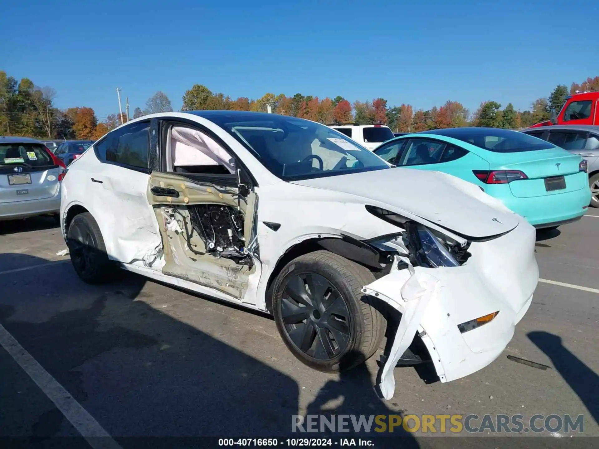 1 Photograph of a damaged car 7SAYGDED8RA331778 TESLA MODEL Y 2024