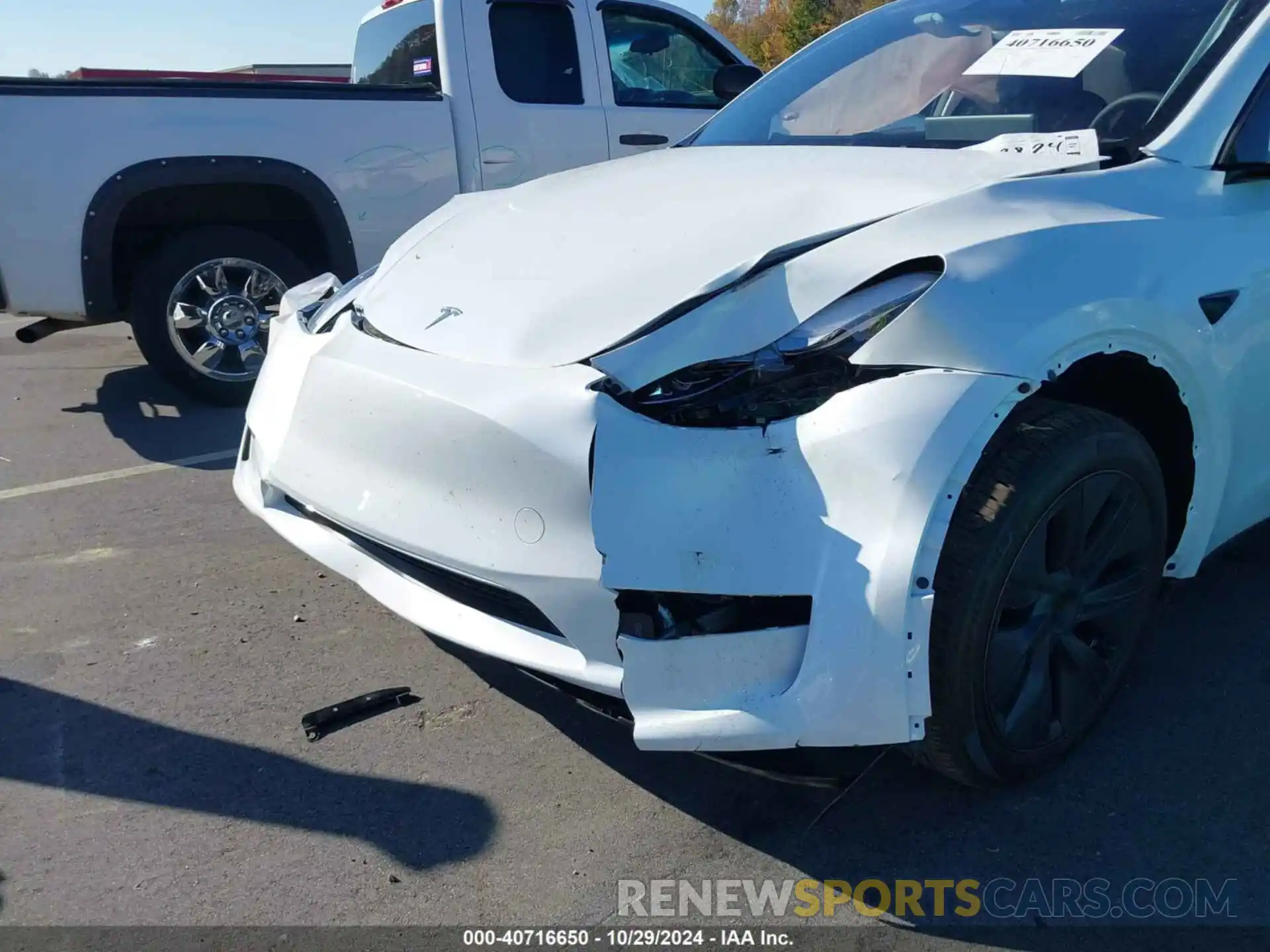 11 Photograph of a damaged car 7SAYGDED8RA331778 TESLA MODEL Y 2024