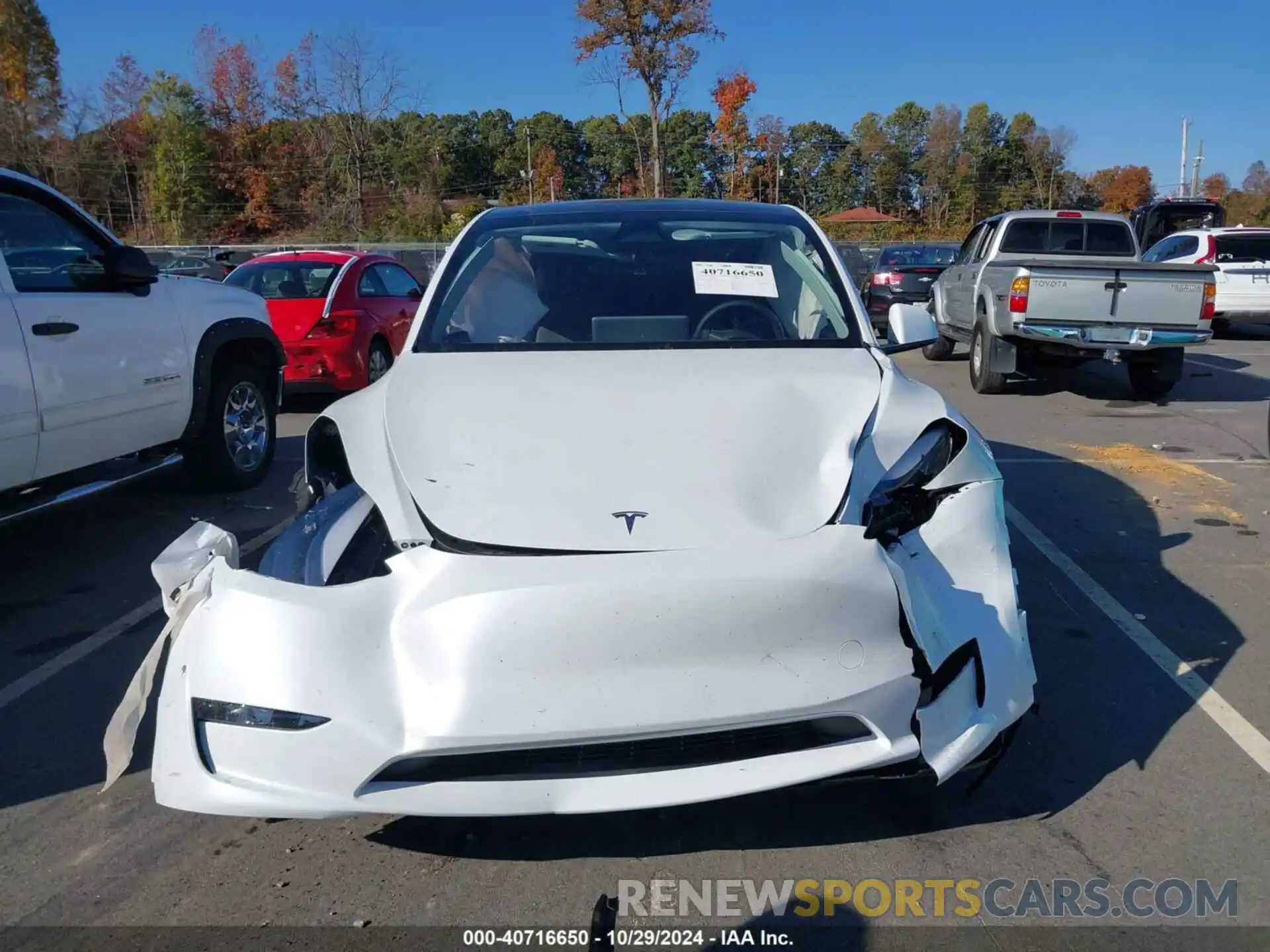 12 Photograph of a damaged car 7SAYGDED8RA331778 TESLA MODEL Y 2024