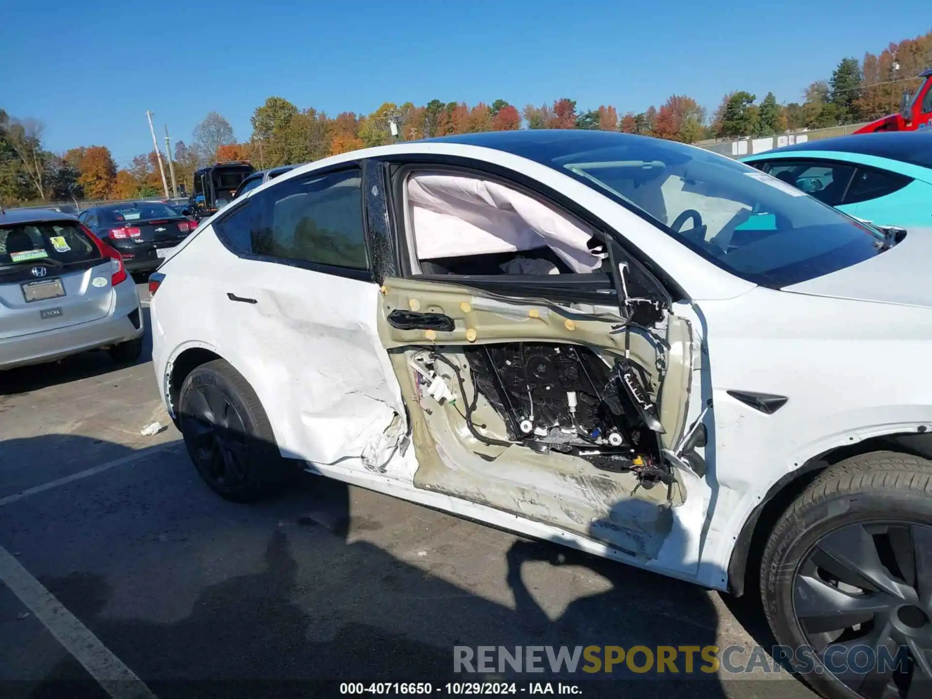 13 Photograph of a damaged car 7SAYGDED8RA331778 TESLA MODEL Y 2024