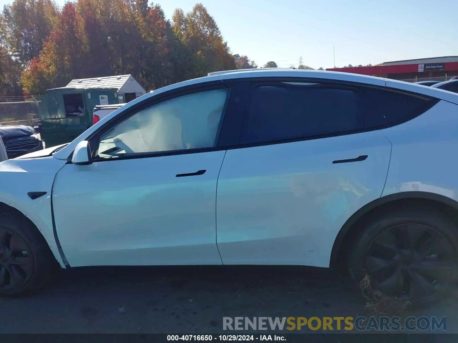 14 Photograph of a damaged car 7SAYGDED8RA331778 TESLA MODEL Y 2024