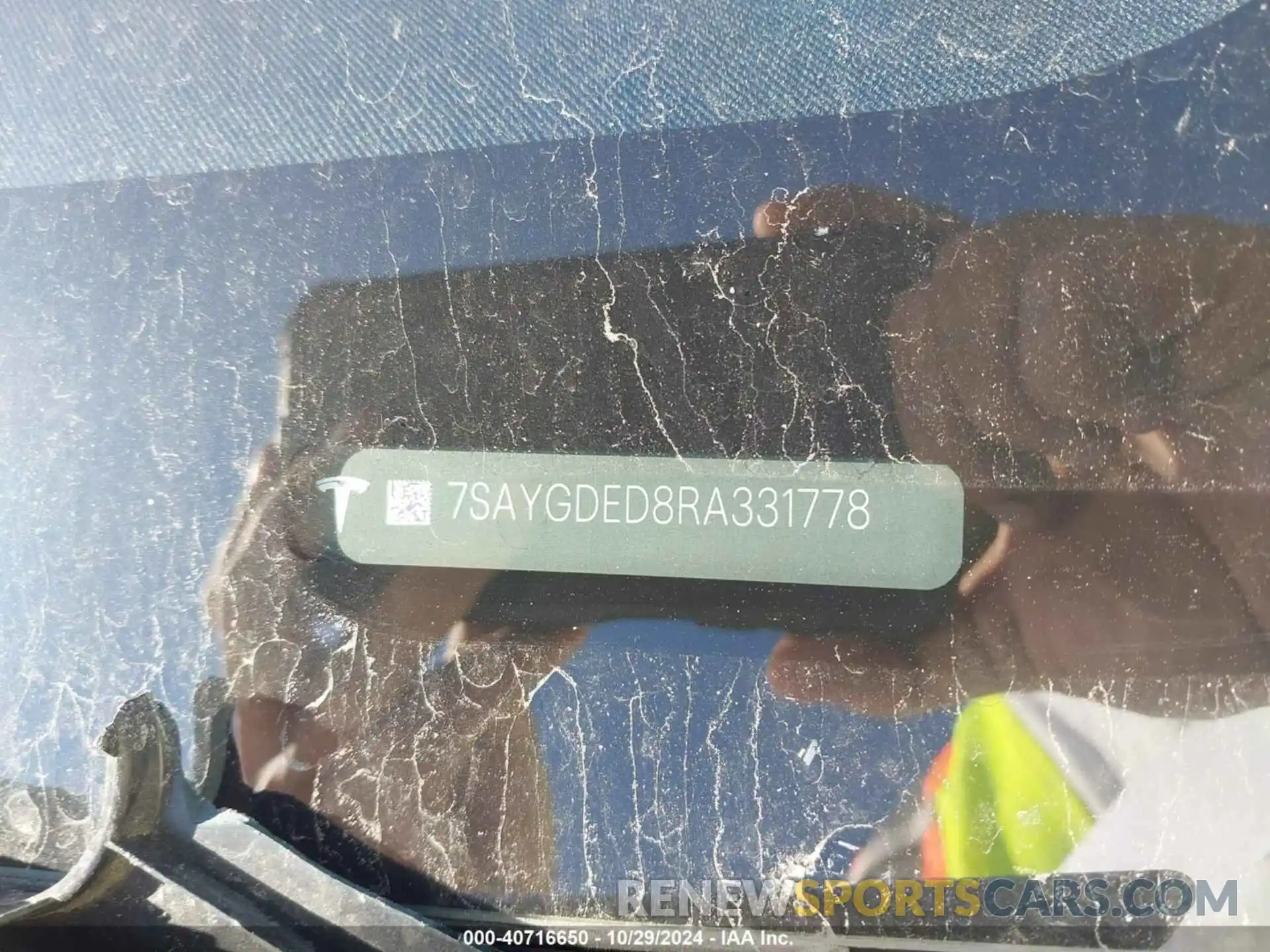 9 Photograph of a damaged car 7SAYGDED8RA331778 TESLA MODEL Y 2024