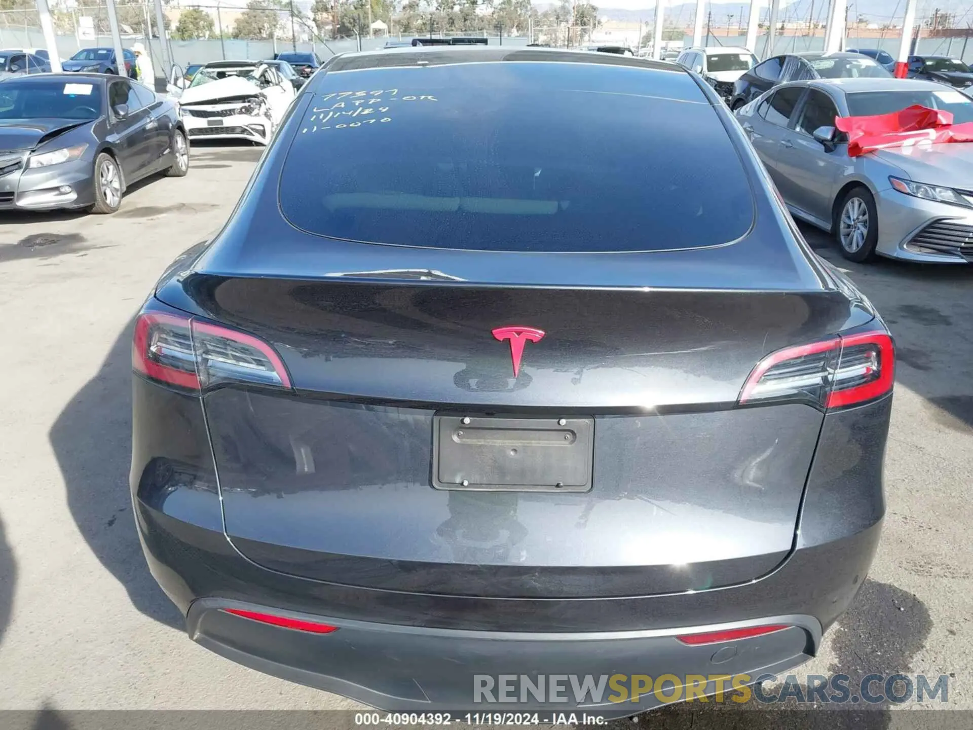 16 Photograph of a damaged car 7SAYGDED8RF008642 TESLA MODEL Y 2024