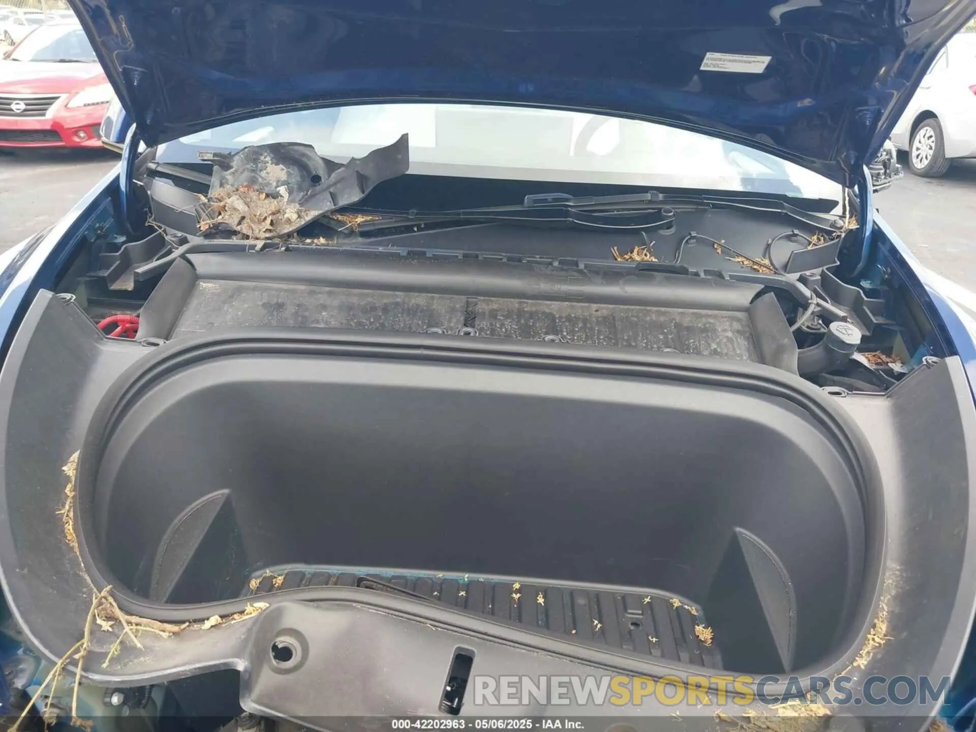 10 Photograph of a damaged car 7SAYGDED8RF015882 TESLA MODEL Y 2024