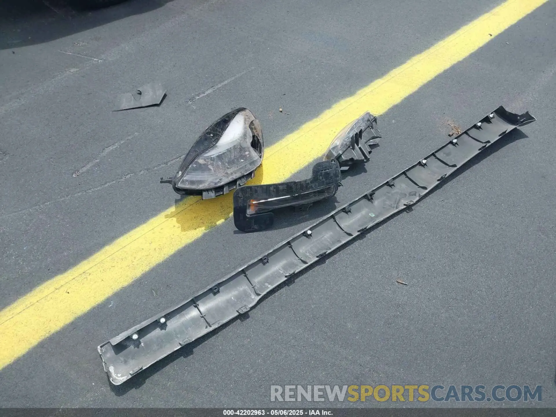 11 Photograph of a damaged car 7SAYGDED8RF015882 TESLA MODEL Y 2024