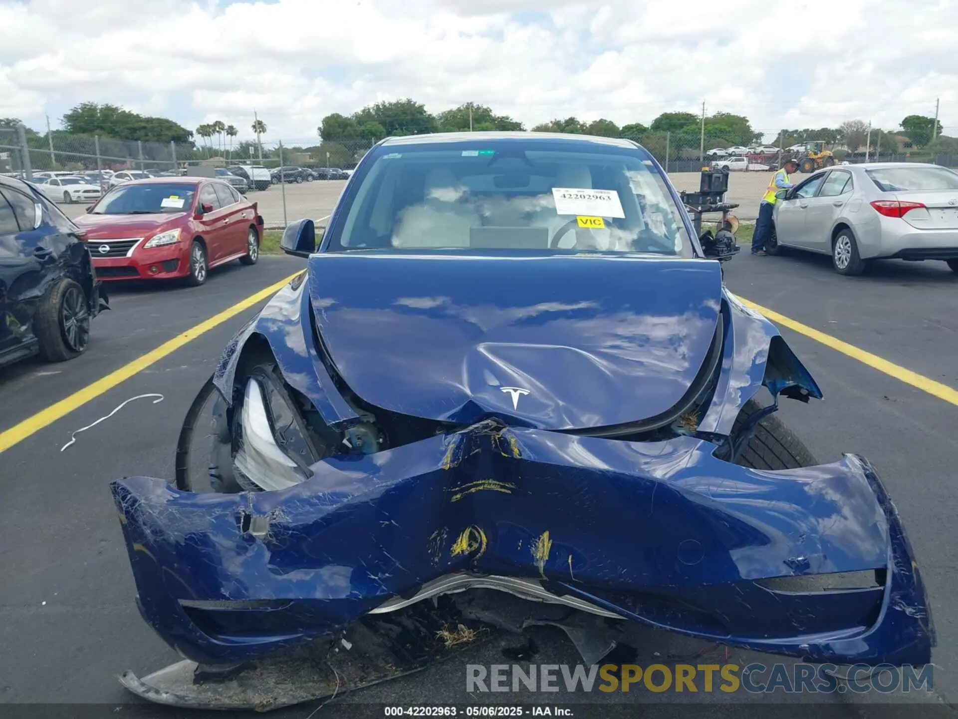 12 Photograph of a damaged car 7SAYGDED8RF015882 TESLA MODEL Y 2024