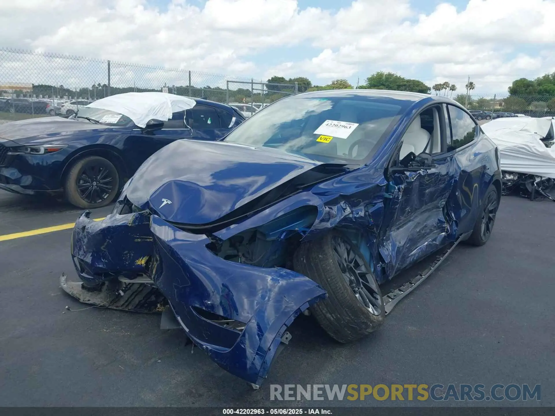 6 Photograph of a damaged car 7SAYGDED8RF015882 TESLA MODEL Y 2024