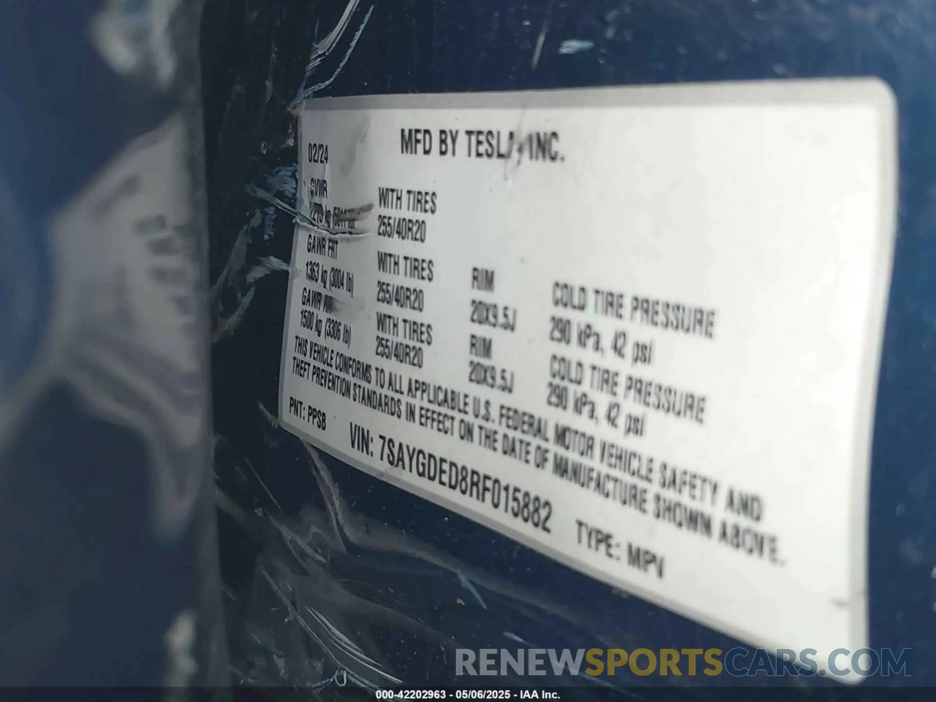 9 Photograph of a damaged car 7SAYGDED8RF015882 TESLA MODEL Y 2024