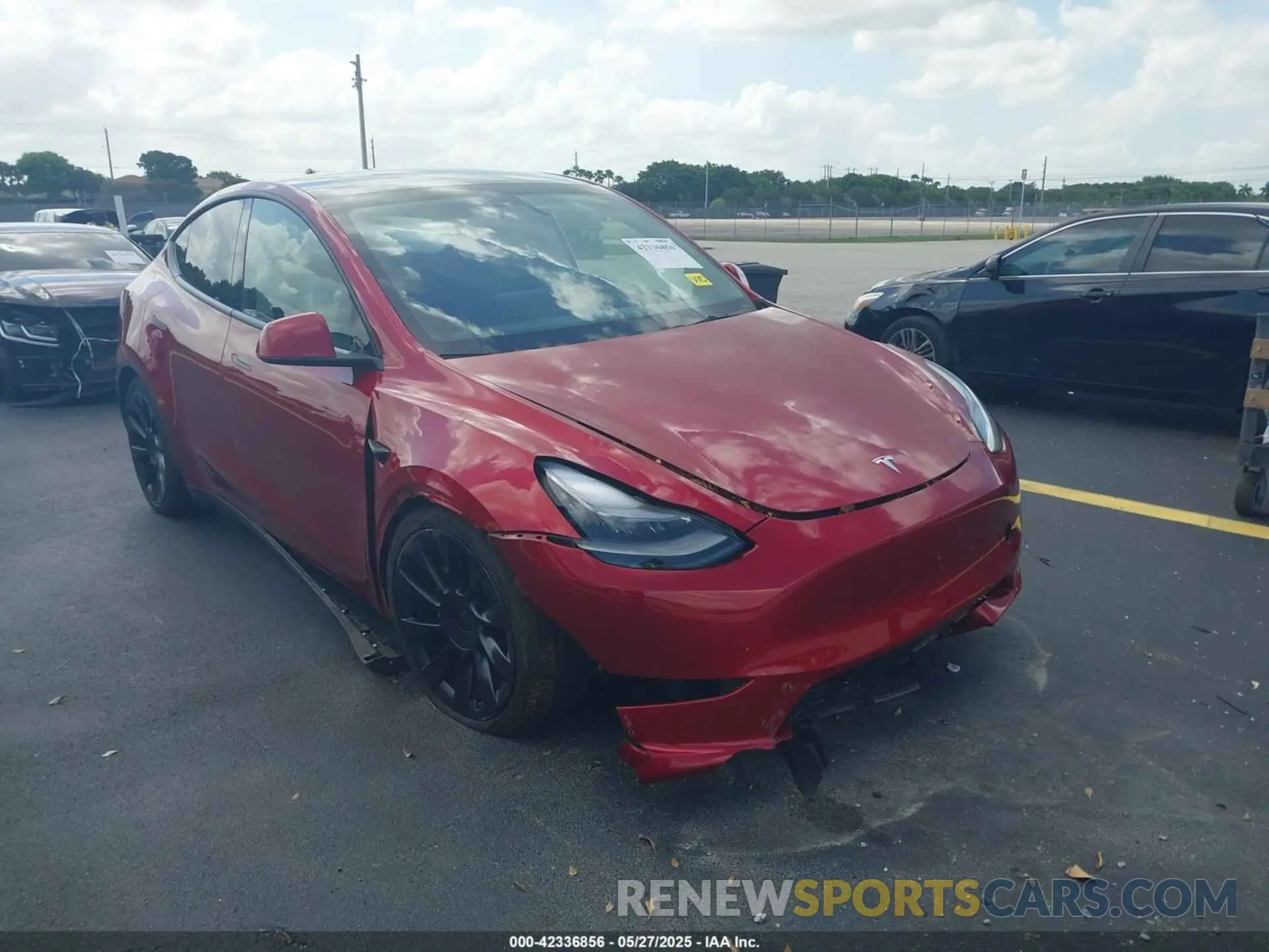 6 Photograph of a damaged car 7SAYGDED8RF019494 TESLA MODEL Y 2024