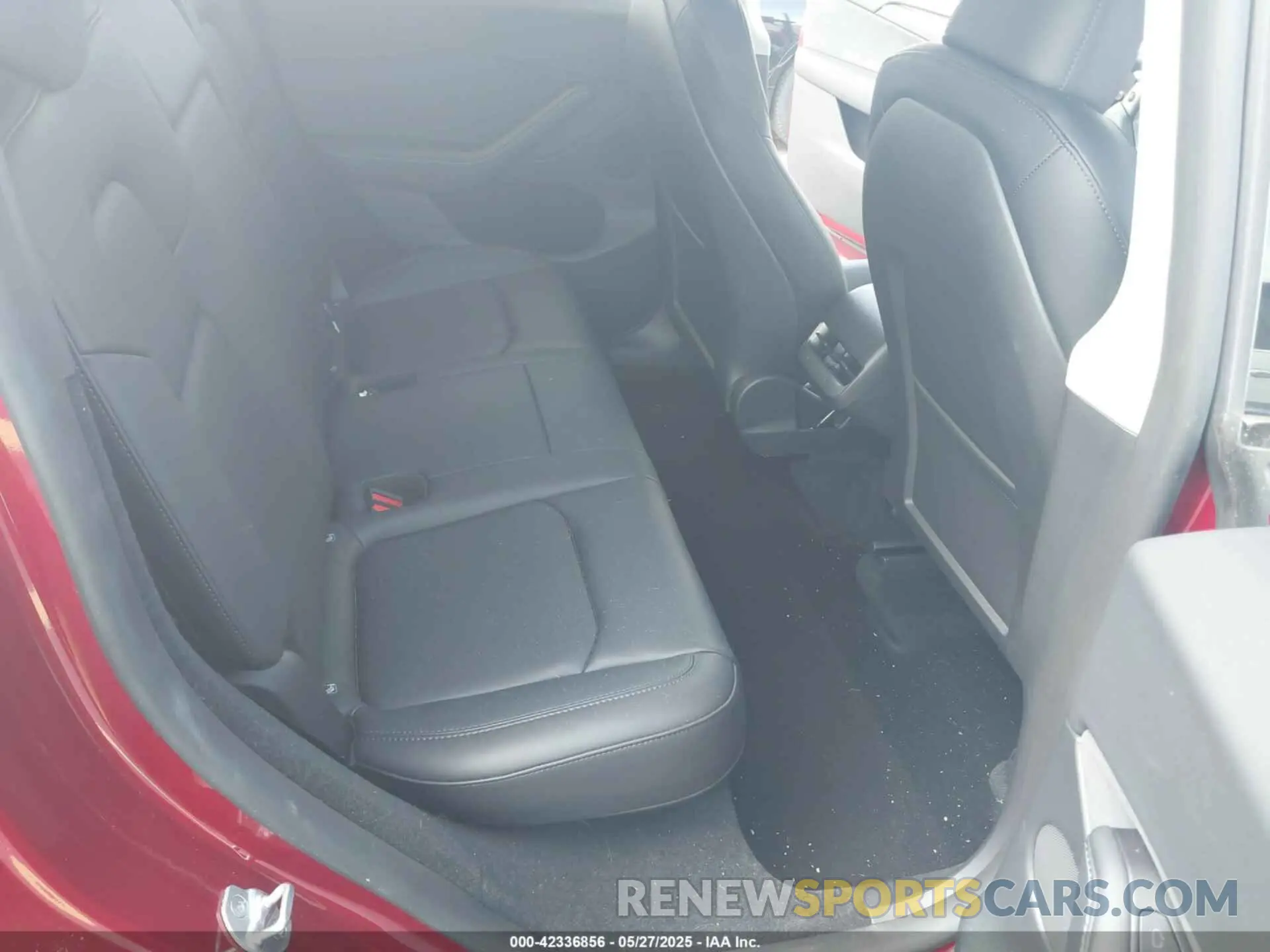 8 Photograph of a damaged car 7SAYGDED8RF019494 TESLA MODEL Y 2024