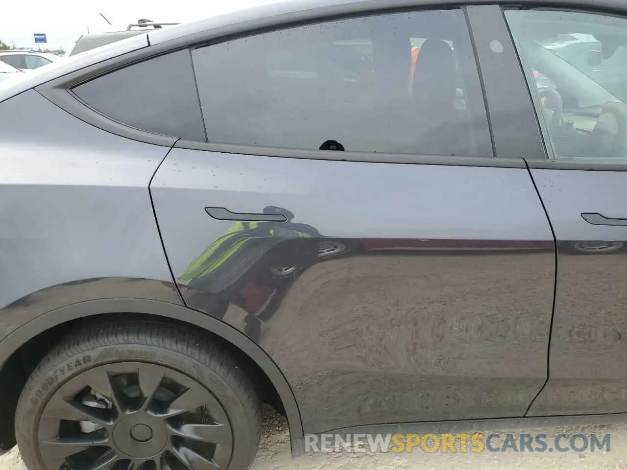 10 Photograph of a damaged car 7SAYGDED8RF074608 TESLA MODEL Y 2024