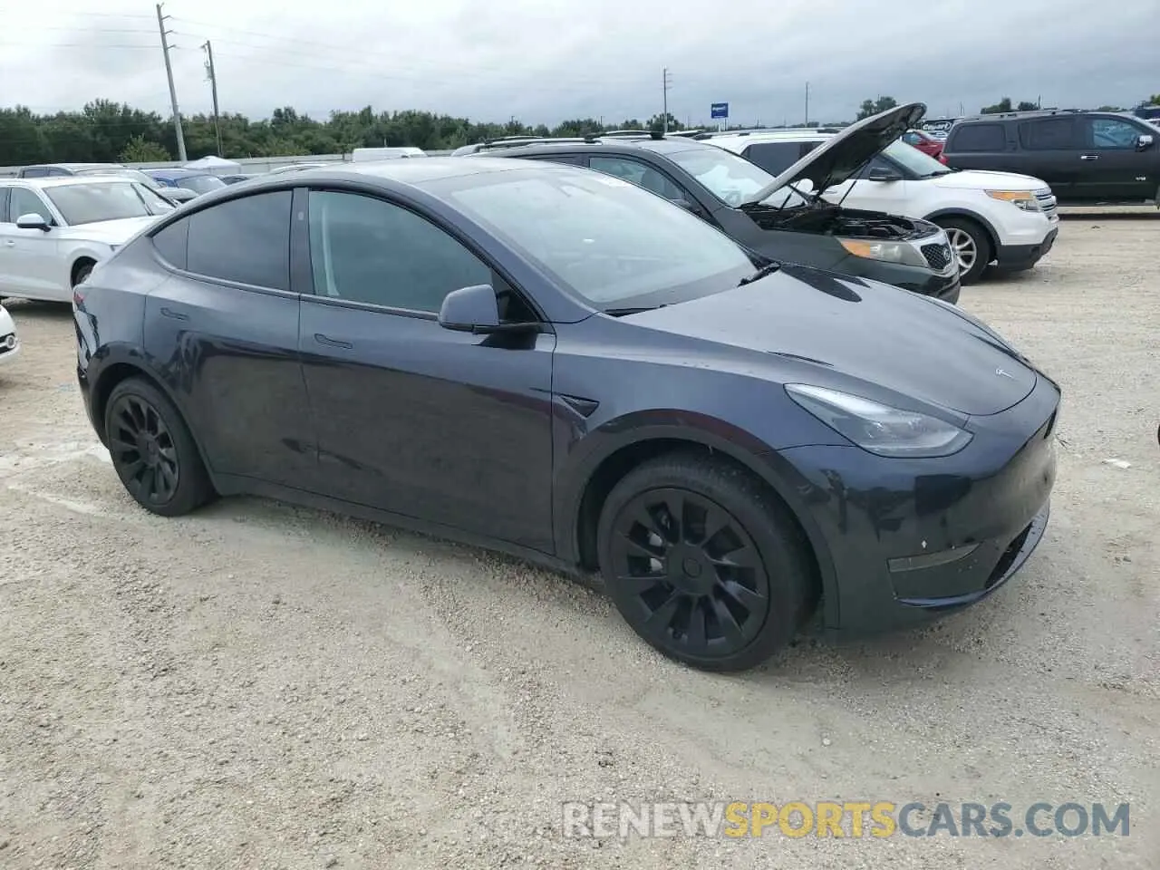 4 Photograph of a damaged car 7SAYGDED8RF074608 TESLA MODEL Y 2024