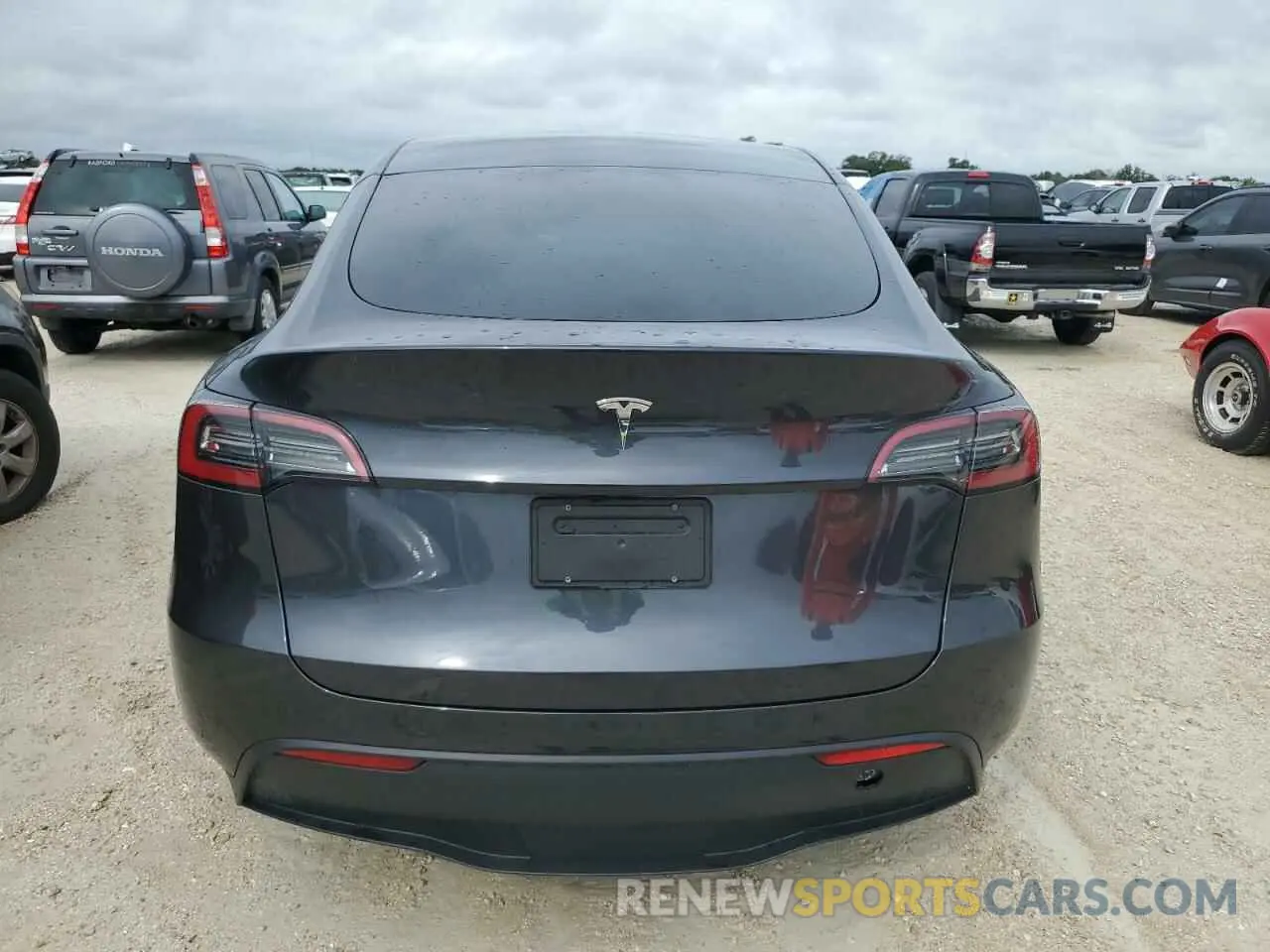 6 Photograph of a damaged car 7SAYGDED8RF074608 TESLA MODEL Y 2024
