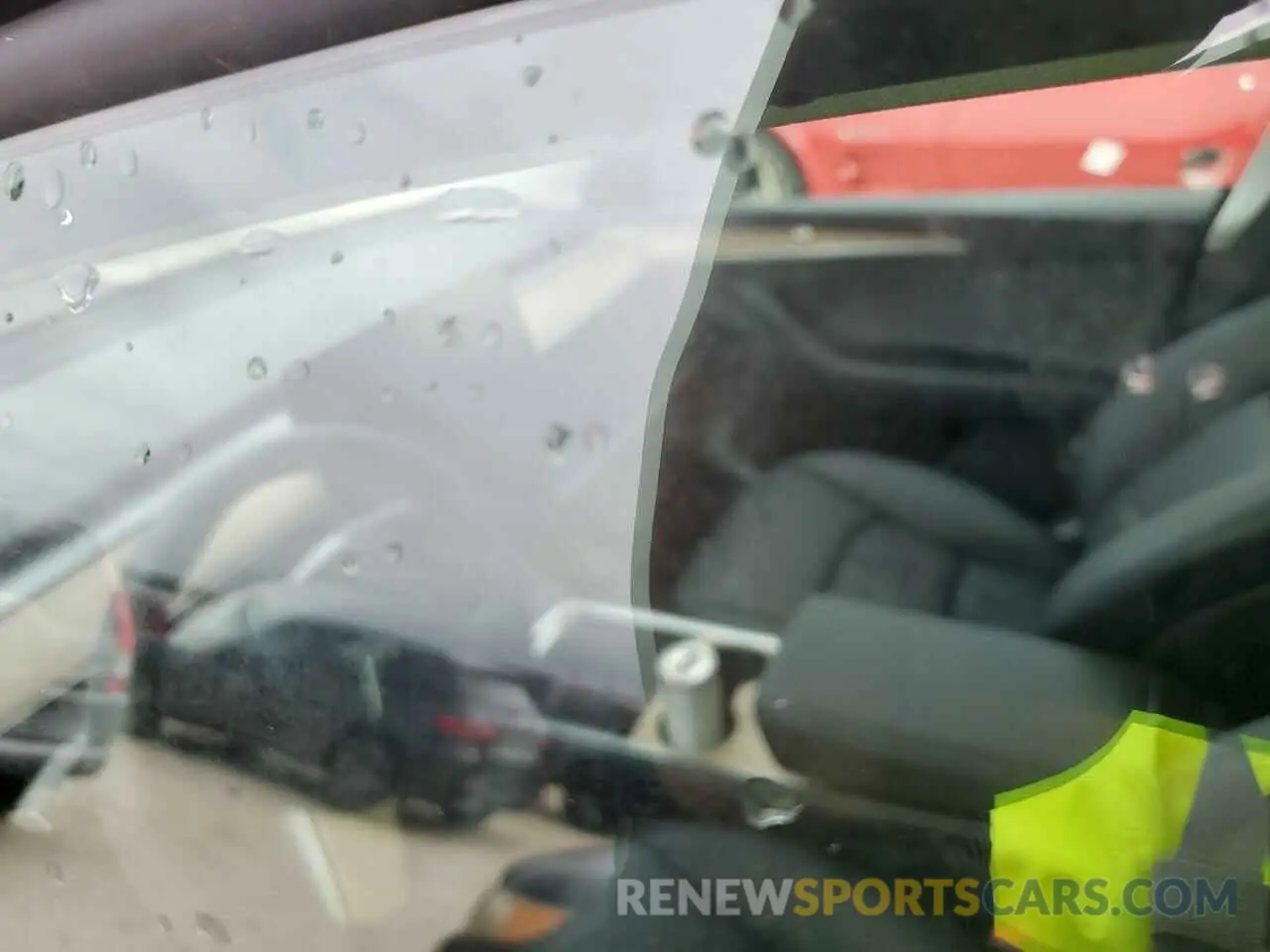 9 Photograph of a damaged car 7SAYGDED8RF074608 TESLA MODEL Y 2024