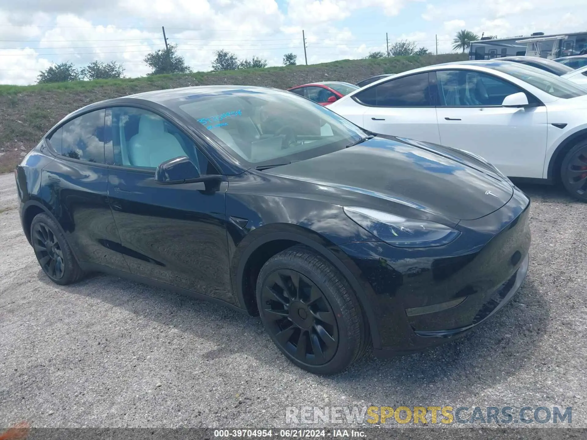 1 Photograph of a damaged car 7SAYGDED8RF092915 TESLA MODEL Y 2024