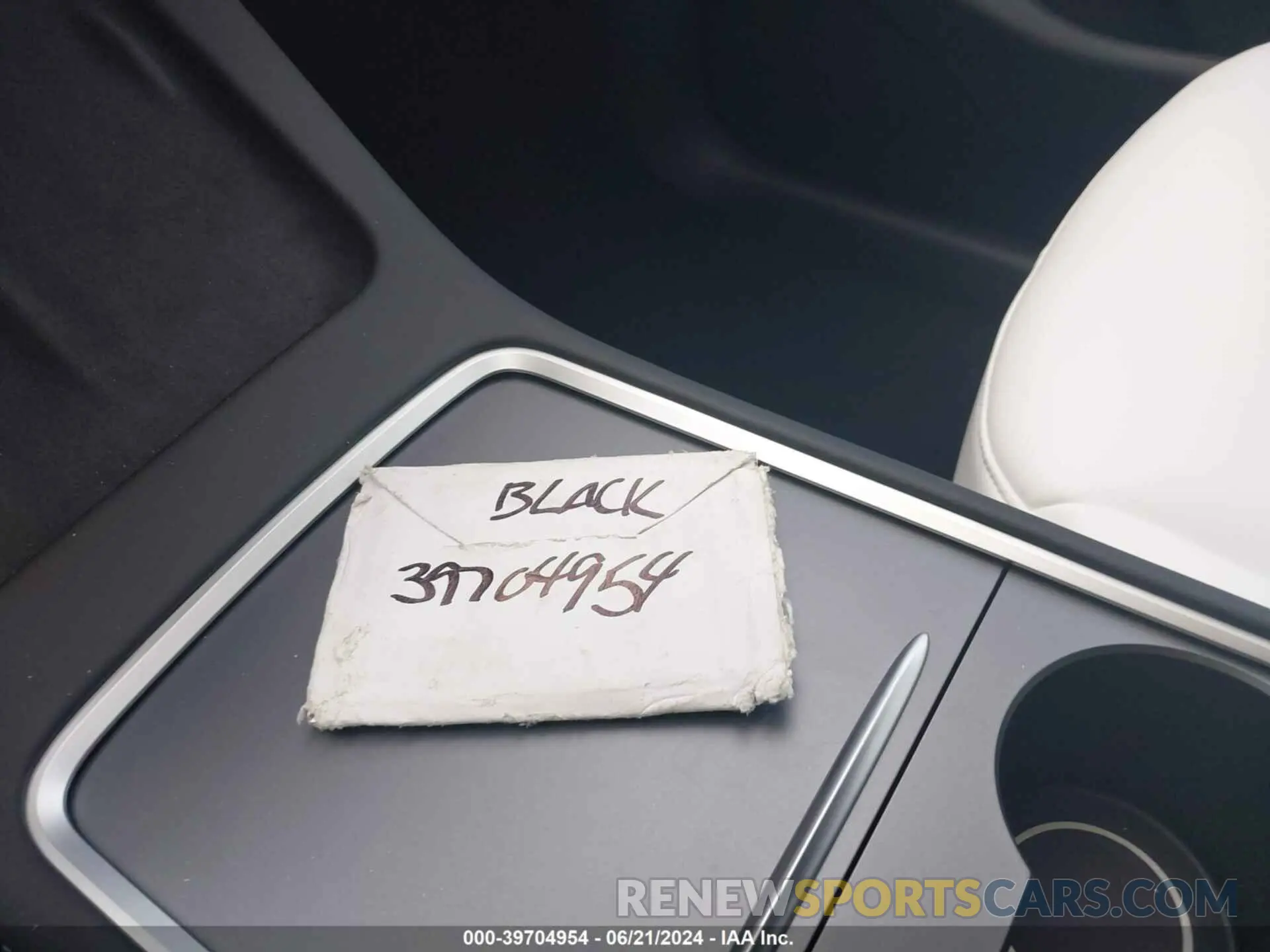 11 Photograph of a damaged car 7SAYGDED8RF092915 TESLA MODEL Y 2024