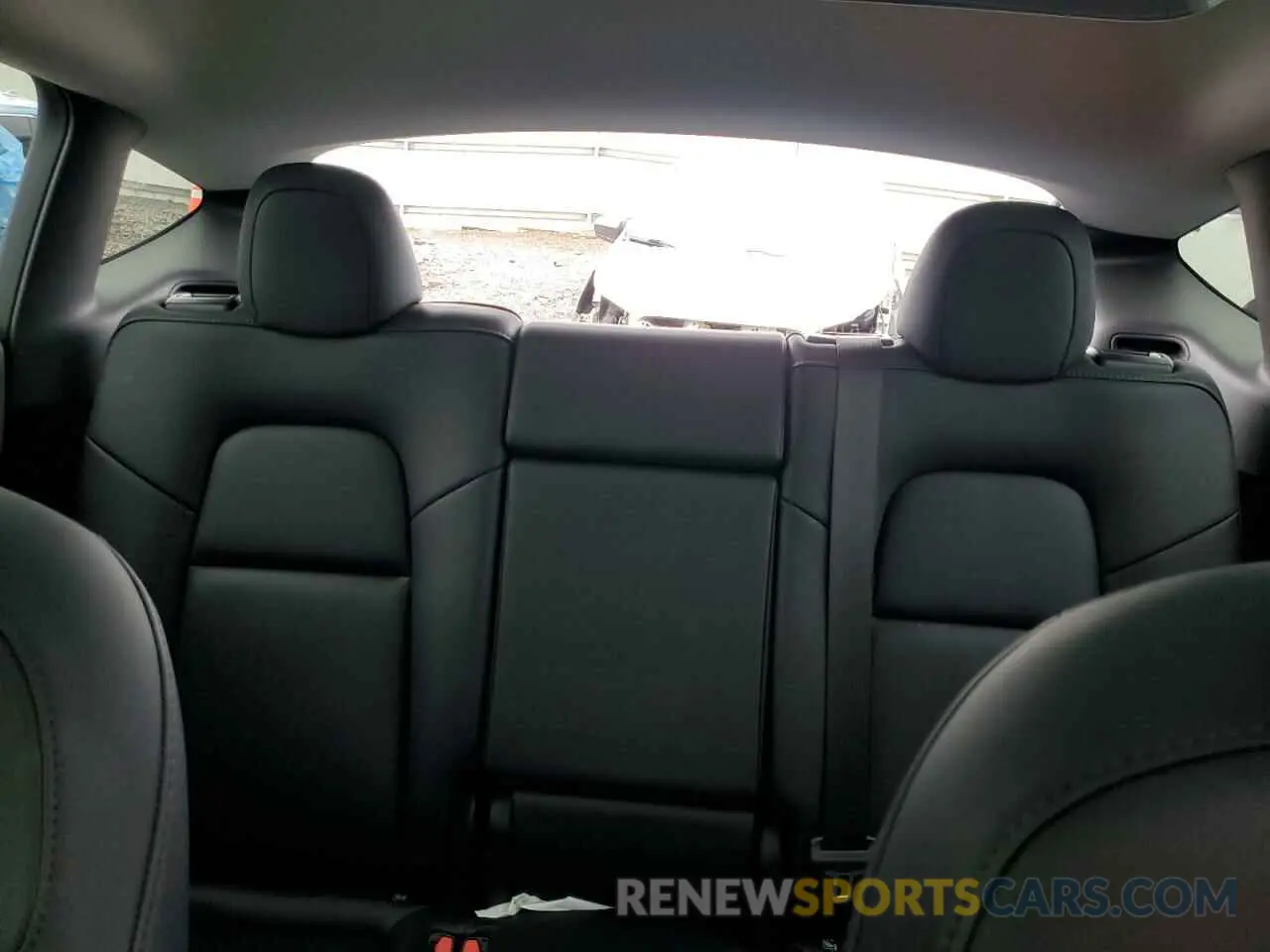 10 Photograph of a damaged car 7SAYGDED8RF096074 TESLA MODEL Y 2024