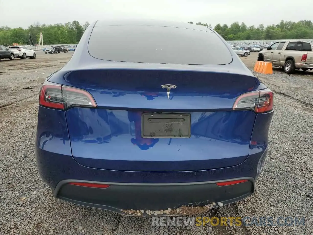 6 Photograph of a damaged car 7SAYGDED8RF096074 TESLA MODEL Y 2024
